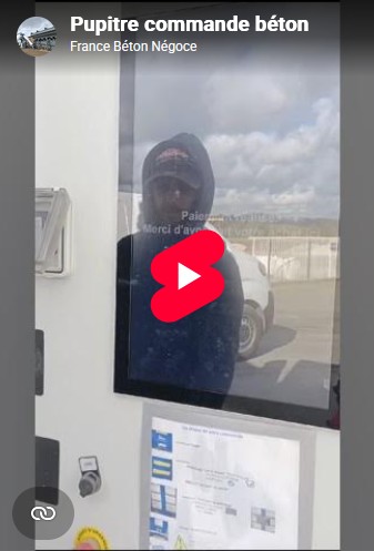 Pupitre de commande sur distributeur automatique de béton