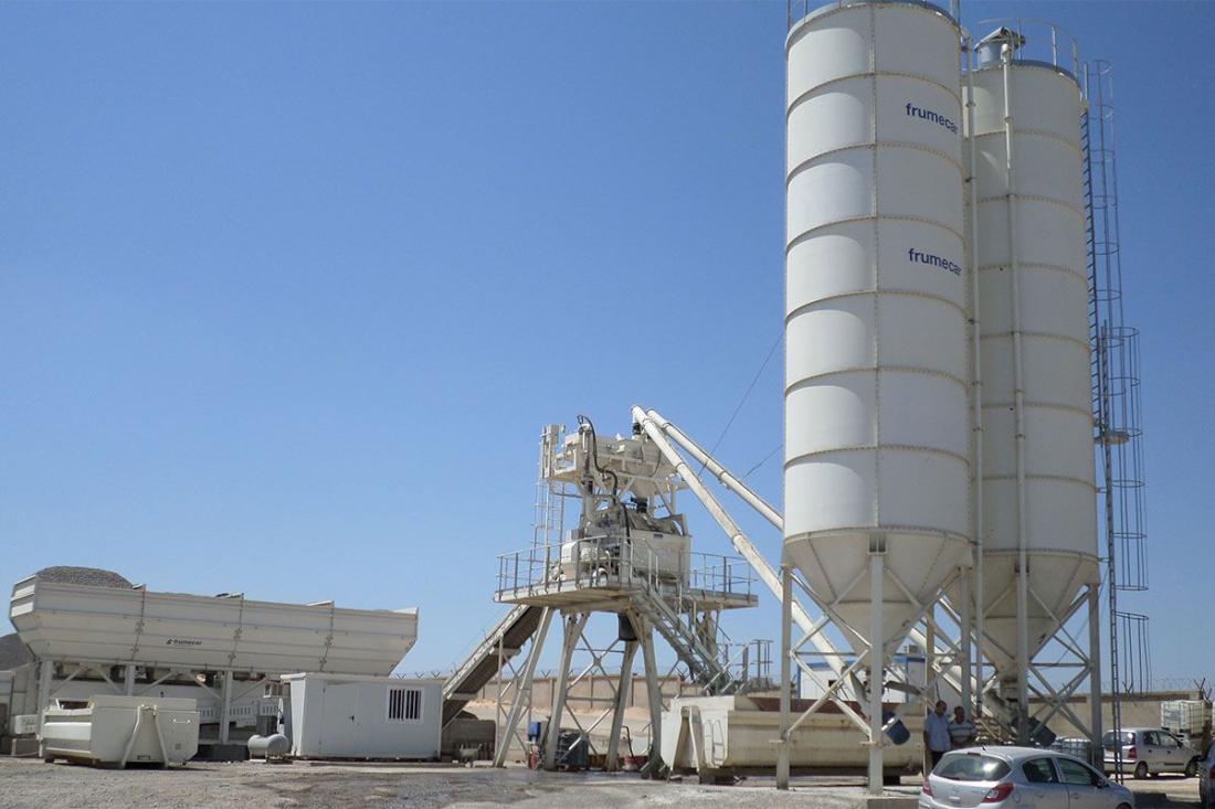 Photo Une centrale à béton à haute capacité