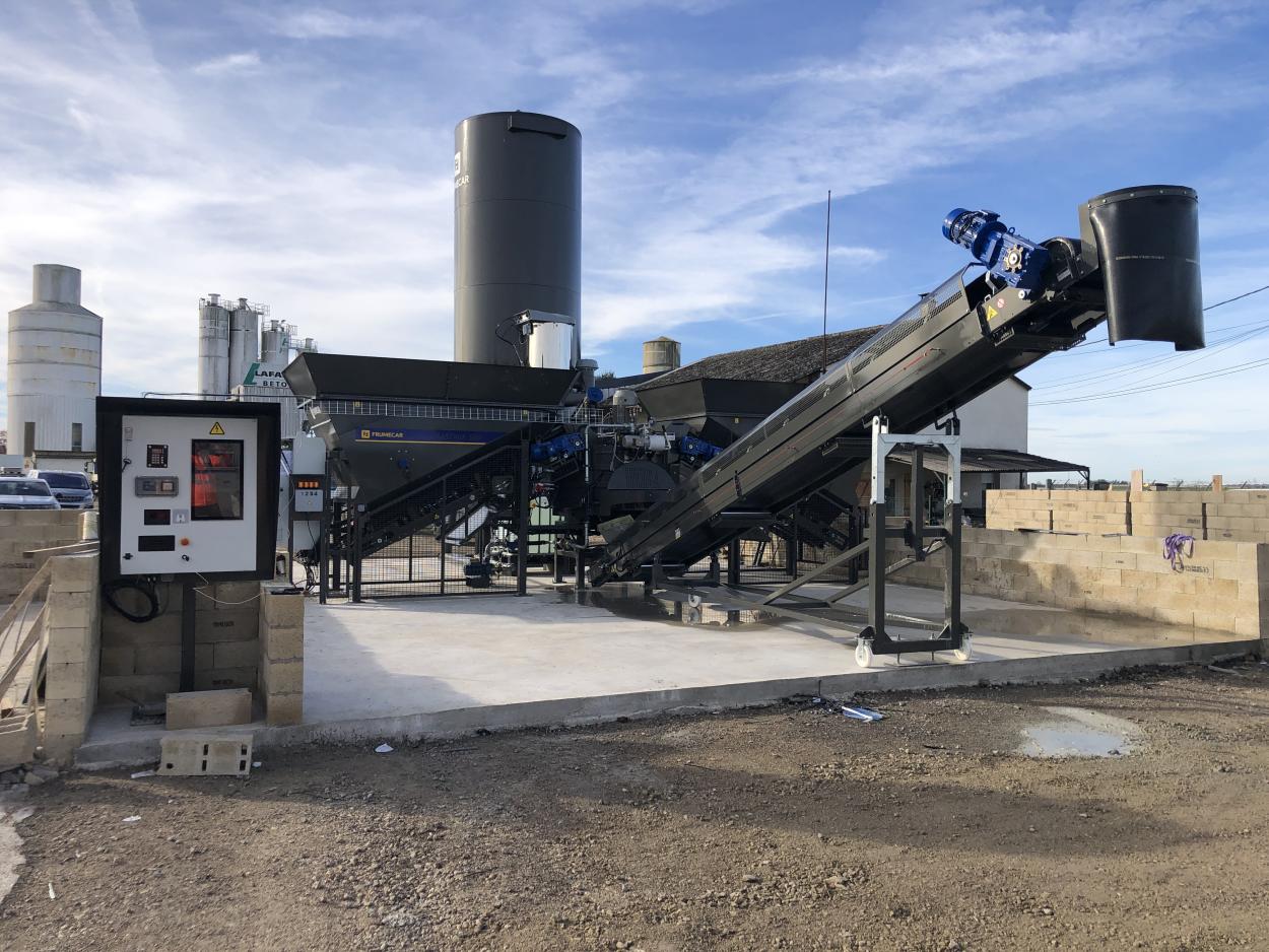 Photo Distributeur automatique de béton : une solution innovante pour le BTP
