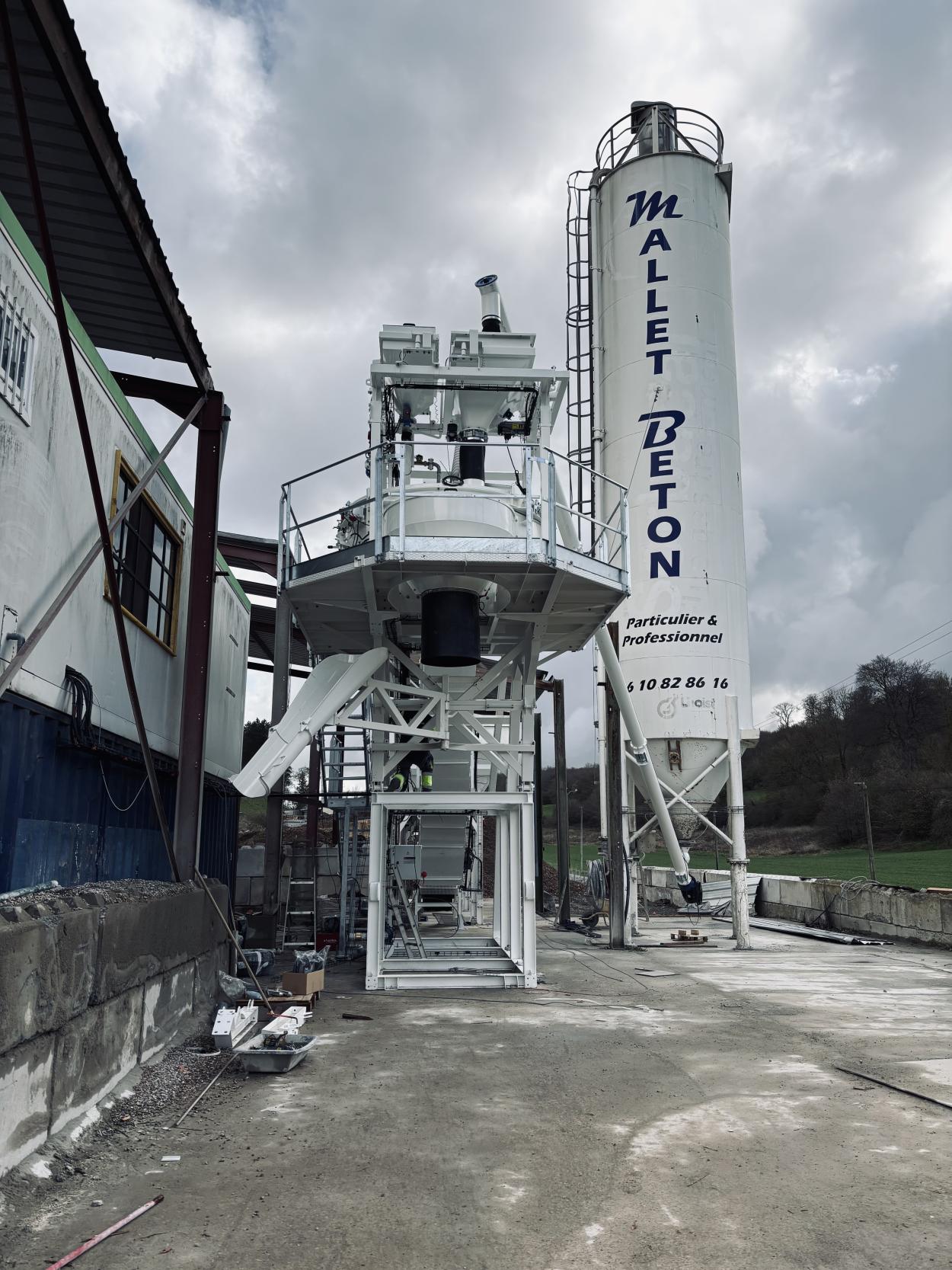 Photo Nouvelle installation d'une centrale à béton WET 1000 en Normandie